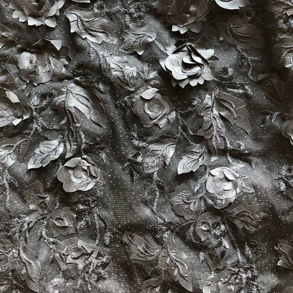 Elegant Black Floral Textured Dress size 4 - Picture 3 of 8